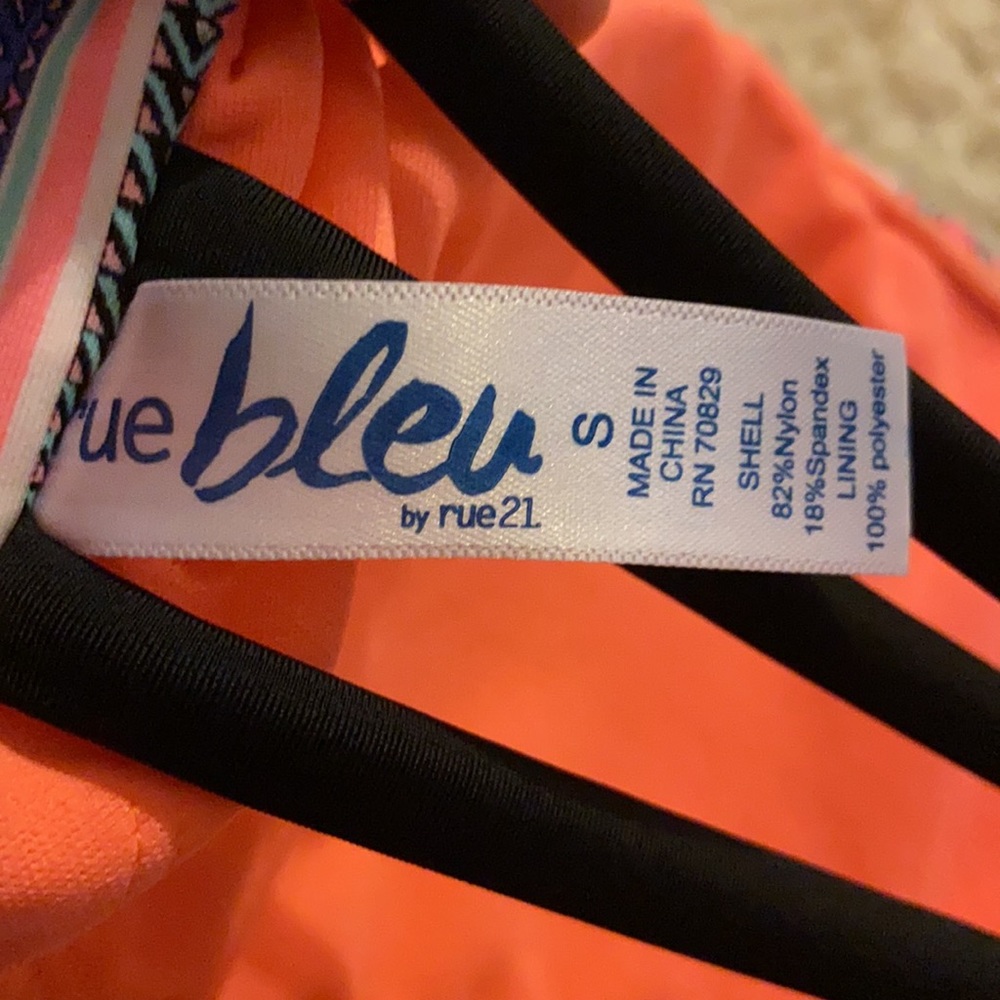 NWOT Racerback Ruffle Bikini Top - Picture 3 of 4